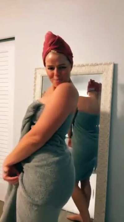 Danielle Nickerson (@dia<wbr>mondd<wbr>eeeee<wbr>) EPIC bussit challenge!