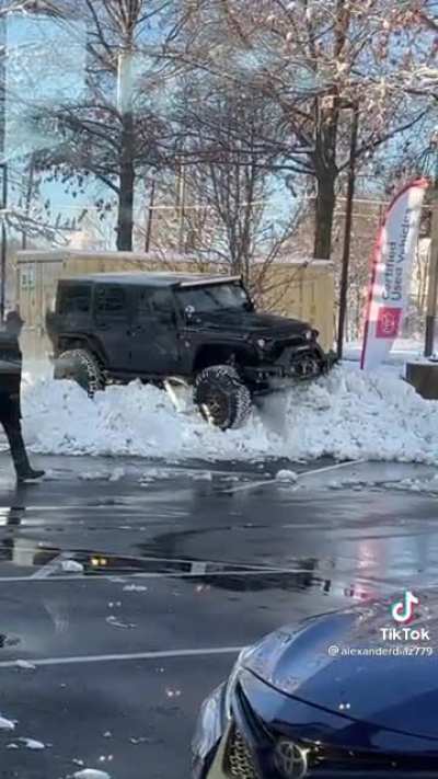 Не знаю, что он там героически превозмогал, но по моему он вывесился.