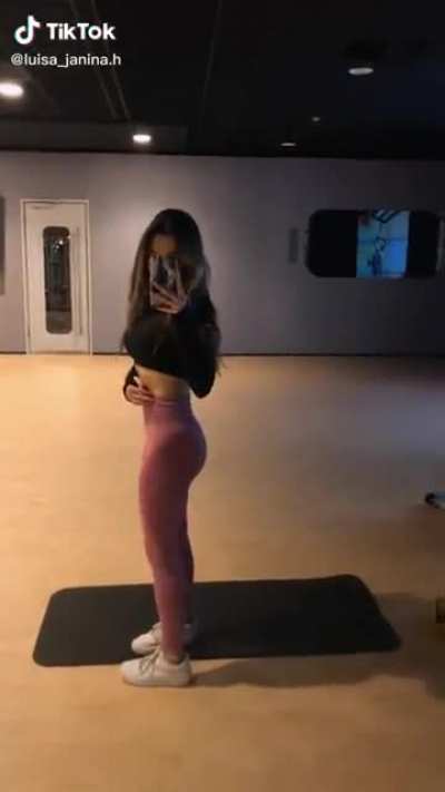 fat Ass in Yogapants