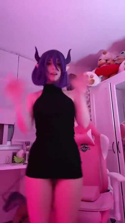 Lady pizza hug