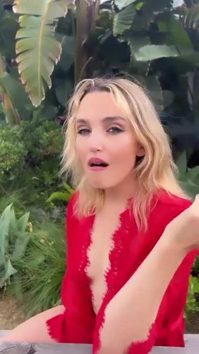 Chloe Fineman