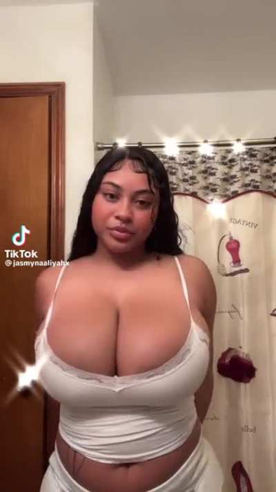 Jasmyn (@jas<wbr>mynna<wbr>aliya<wbr>h)
