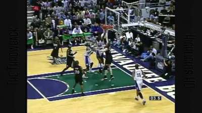 [Highlight] Ray Allen splashes 4 straight 3s during Game 6 of the 2001 ECF. He scored 19 straight points for the Bucks and 41 total to push the series to Game 7
