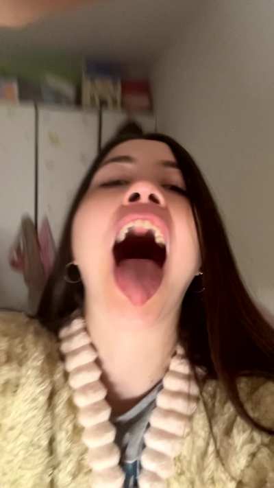 A big mouth to swallow you whole, just like a snake.