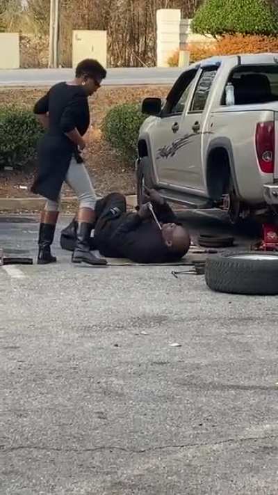 That quick coochie 🙀 ain't going to pay his bills
