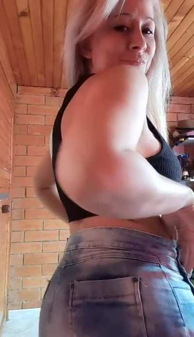 Am I cute enough to capture your attention?😊