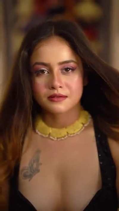 Deep cleavage of Somashri😲