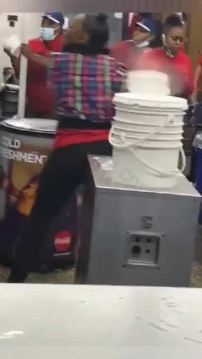 Chaos ensues between concession stand workers and guests at State Fair of Texas.