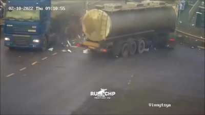 Sausage truck gets de-meated by two larger trucks