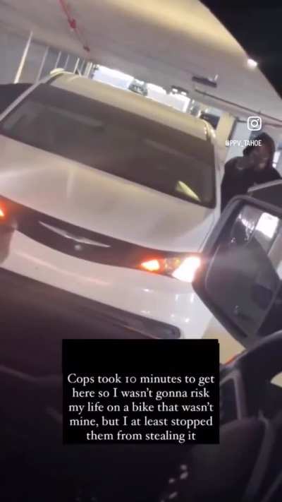 Miami man stopped thieves from stealing motor bike from his building parking lot, claims police took 10 minutes to arrive.