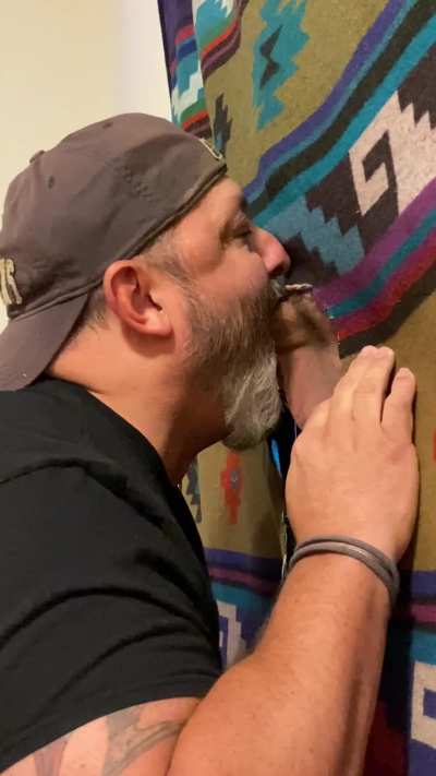 Studly bartender daddy who works at a brewery not too far from me, wanted to get his big cock & incredible sack drained before his shift. 46/5’<wbr>11”/2<wbr>05/7.<wbr>5”