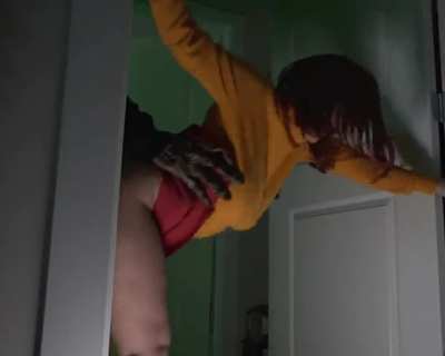 Velma gets caught by a monster (bigh<wbr>titty<wbr>gothe<wbr>gg) [Scooby-Doo]
