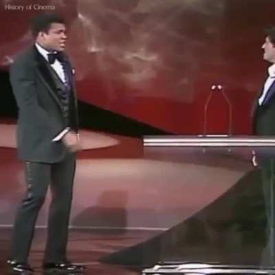 History of the Oscar, 1977. That time the greatest Muhammad Ali broke into the Oscars while Sylvester Stallone was presenting an award claiming he was the real Apollo Creed. Epic moment! Muhammad Ali vs Rocky Balboa.