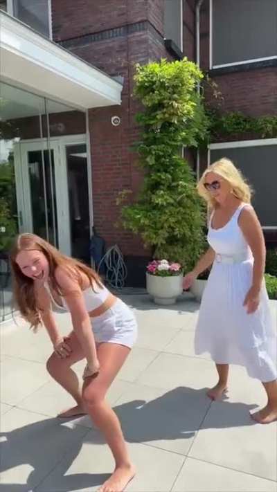 Rhode Kok twerkt voor d'r moeder