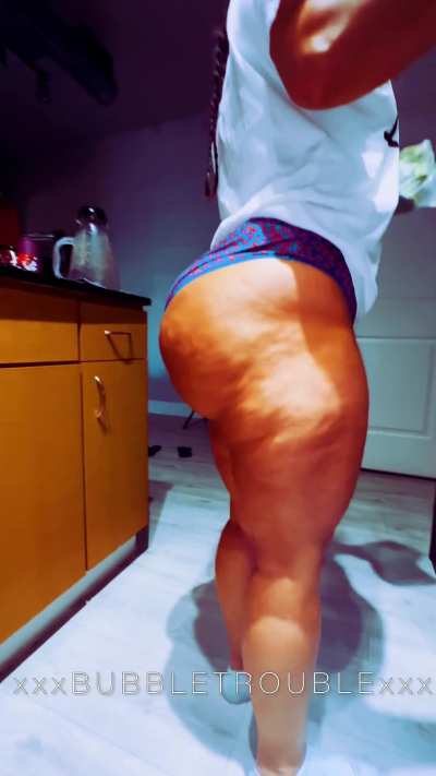 This ass gets me into trouble every<wbr>where<wbr>...ev<wbr>en the kitchen😈