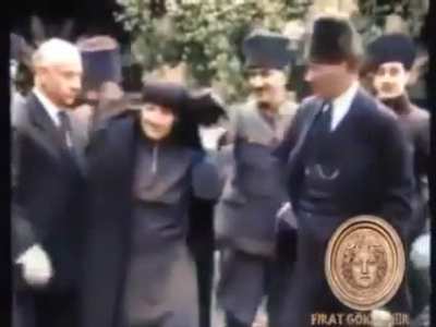 Paşam sola yatırırken bile karizma