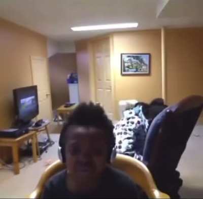 Lil nigga shitted himself then continued to sing like nun was wrong🤢