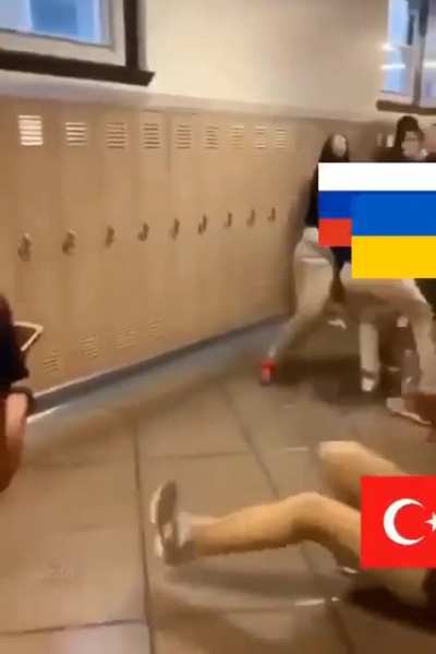 Yine masadayız