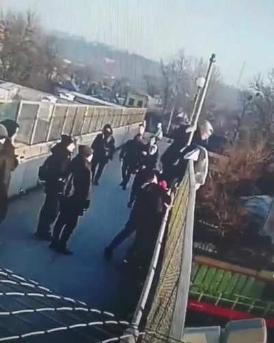 İntihara kalkışan 12 yaşındaki kızı kurtaran öğrenciler
