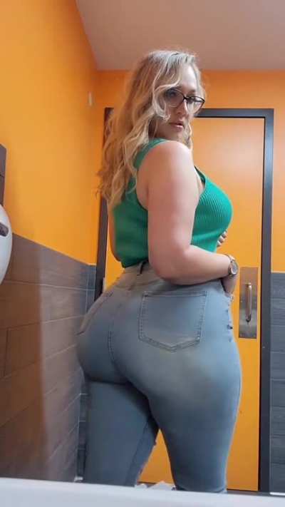 Beautiful Blonde + Big Juicy Booty + Glasses = Wifey