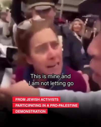 Israeli woman in New York aggressively attempted to snatch a Keffiyeh