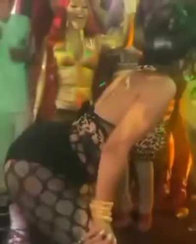 😩