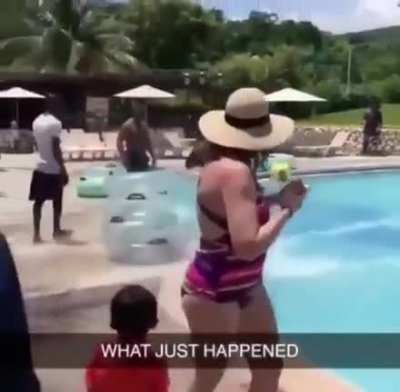 the way he casually walked off 😂