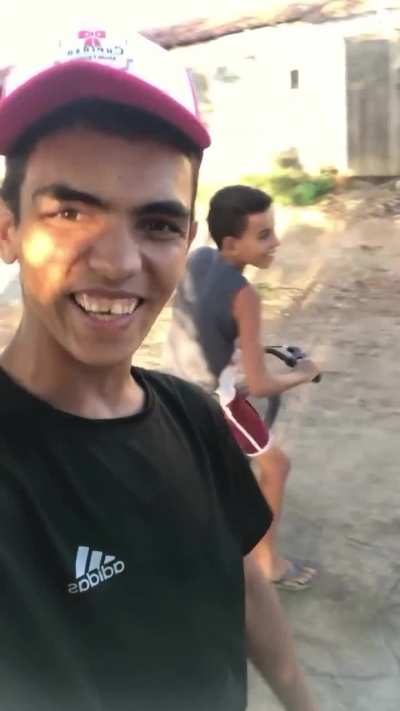 😐