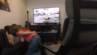 Sucking her BF while he plays Xbox