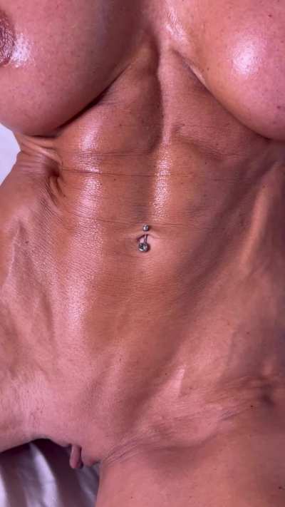Ripped Roid Babe