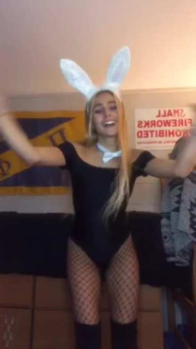 TikTok and Insta: @summ<wbr>ernot<wbr>winte<wbr>r // Age: 20 // 🐰🎃