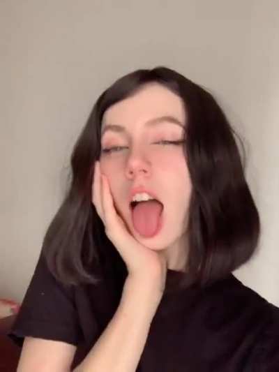 >:3