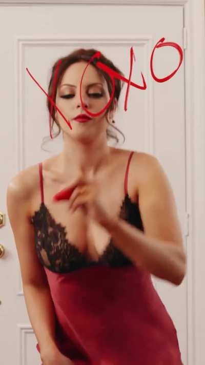 Liz Gillies