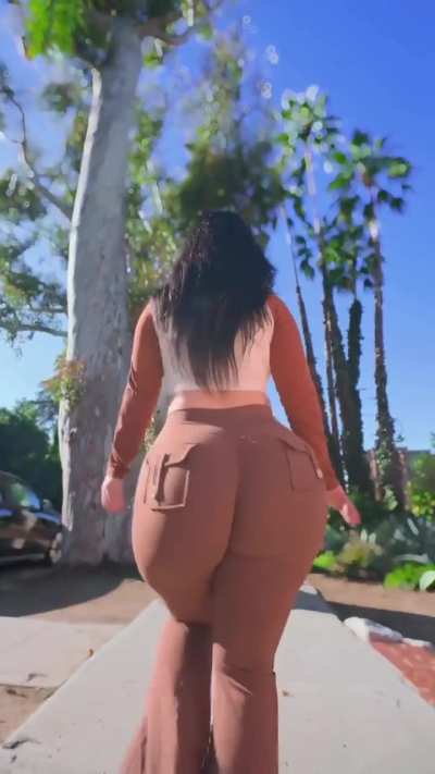 🧟‍♂️🍑