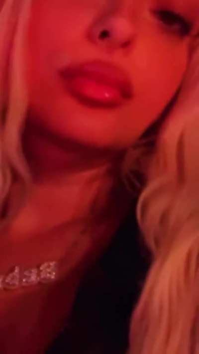 Pouty Girl (IG Story 01/13/25)