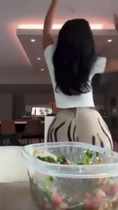 Ari is so thick 😩