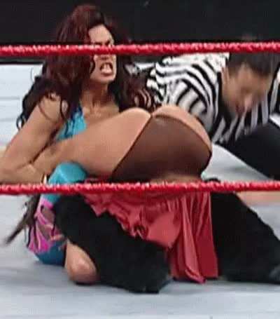 Mickie James getting pinned by Melina