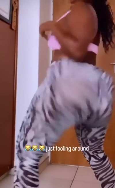 That’s Alotta Ass She Throwing 😍🤪