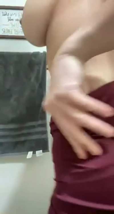 Watch these barely 20 year old Latina titties drop