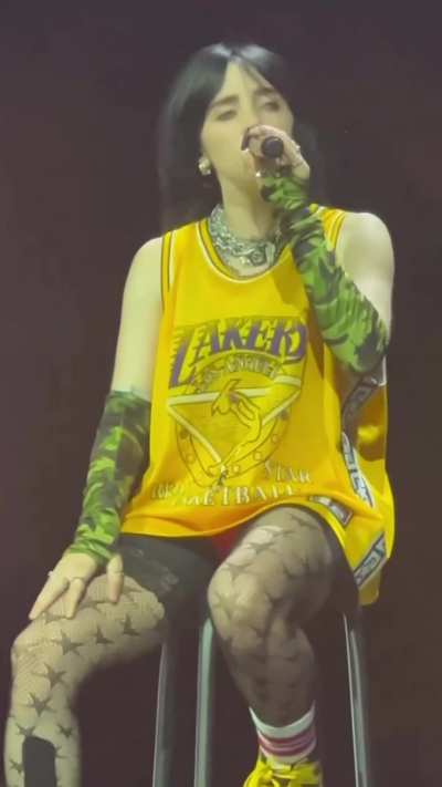 Billie spread legsð»