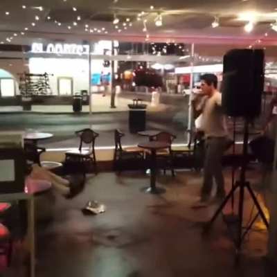 Comedian handles Heckler