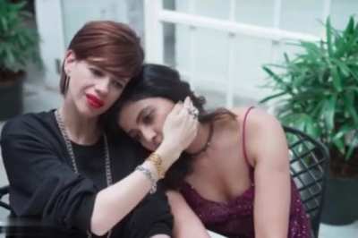 Kalki Koechlin and Anjali Hot Lesbian Scene - Lesbian Smooch