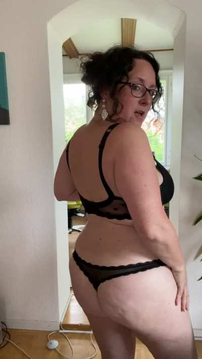 my round ass loves to jump on top
