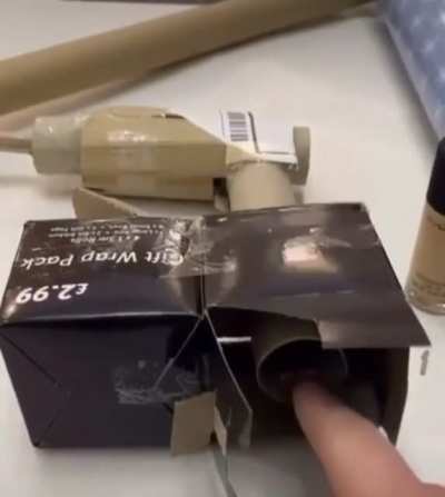 Wrapping my gf's presents and making it look nothing like it!🎁🎄