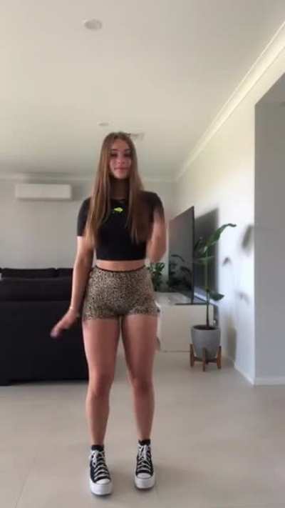she knows she has a good 🍑