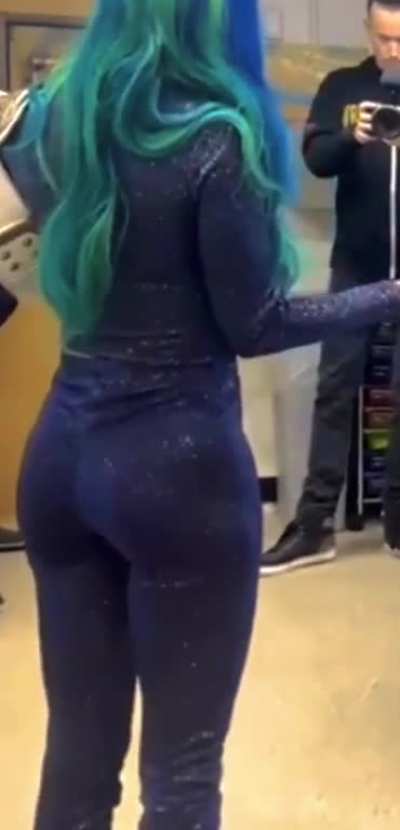 Sasha Banks left ass cheek bouncing