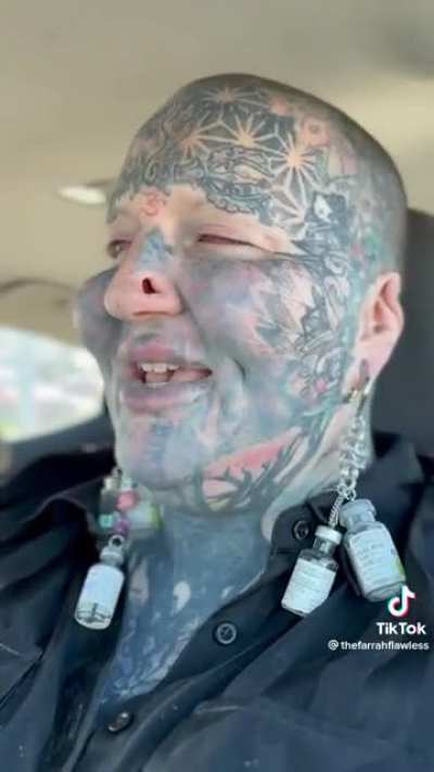 🤢