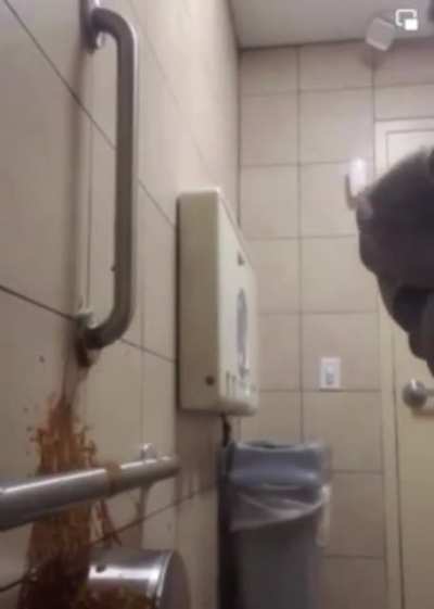 Karen shits on McDonald’s wall because they wouldn’t refund her