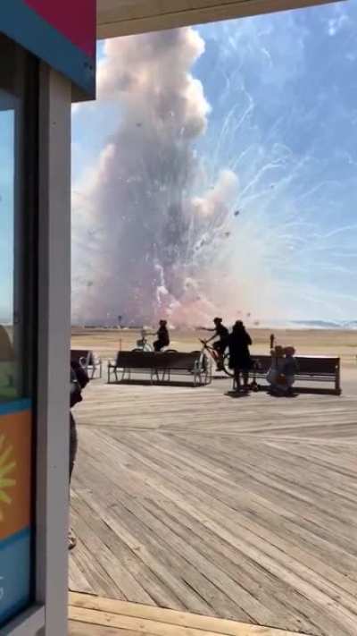 Ocean City MD fireworks all go off prematurely.