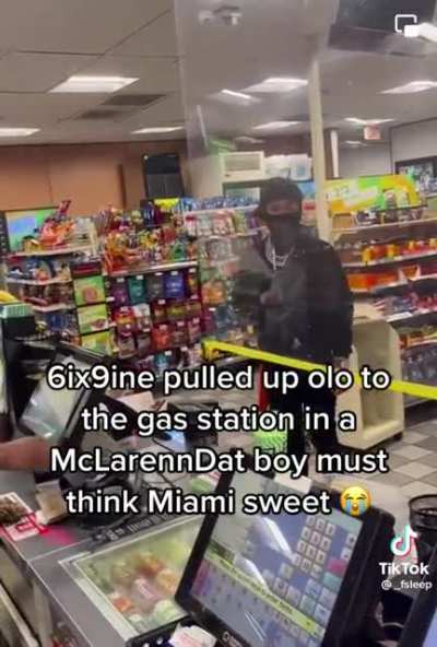 6ix9ine pulls up to the gas station with no security, tells cashiers he’s Lil Pump 😂